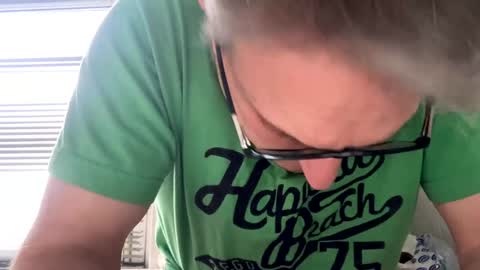 Snapshot of icums4u chatting on December 6, 2024, 12:38 pm icums4u online show from December 6, 2024, 12:38 pm