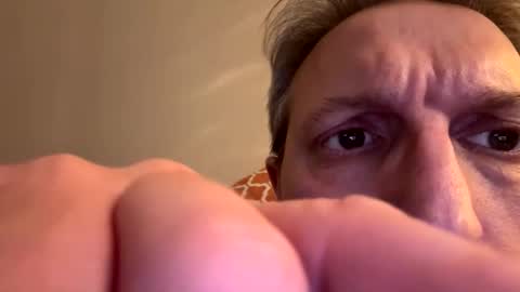 Snapshot of icums4u chatting on April 21, 2026, 9:39 pm icums4u online show from April 21, 2026, 9:39 pm