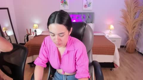 Snapshot of icysweetcam chatting on February 1, 2026, 11:53 am Icy online show from February 1, 2026, 11:53 am