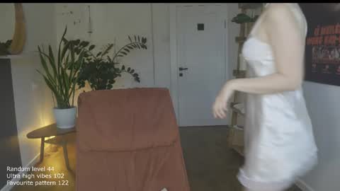 Belle online show from November 2, 2025, 11:56 am