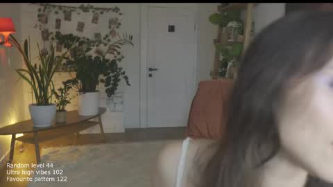 Belle online show from December 22, 2025, 10:12 am