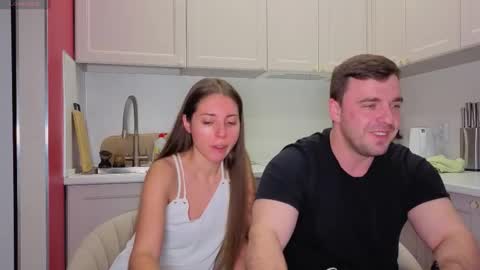 Julia and Mira online show from November 5, 2025, 5:57 pm