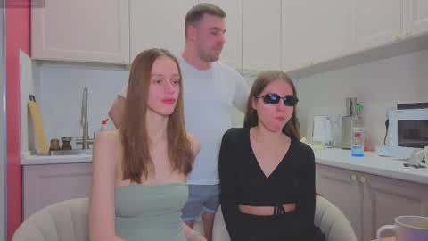 Julia and Mira online show from November 21, 2025, 10:47 am