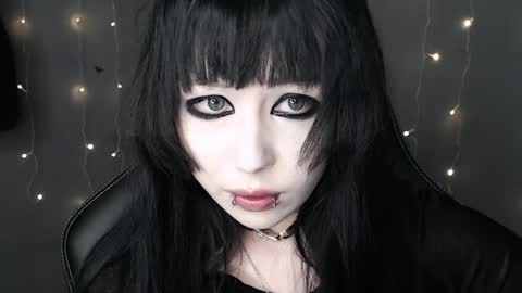 iiiiiiis online show from April 16, 2026, 9:39 pm