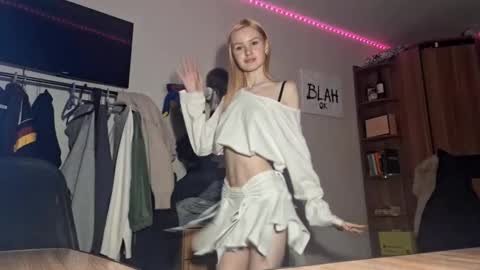 Snapshot of ilianamessersmith chatting on February 5, 2026, 6:18 am ShyLuna online show from February 5, 2026, 6:18 am