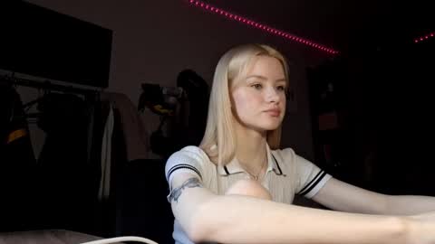 Snapshot of ilianamessersmith chatting on February 7, 2026, 6:17 am ShyLuna online show from February 7, 2026, 6:17 am