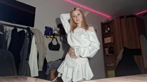 Snapshot of ilianamessersmith chatting on February 15, 2026, 6:10 am ShyLuna online show from February 15, 2026, 6:10 am