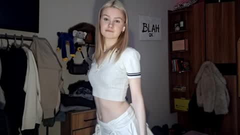 ShyLuna online show from March 28, 2026, 5:18 am