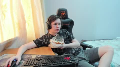 Snapshot of iliaskrislove chatting on April 17, 2026, 10:29 am iliaskris online show from April 17, 2026, 10:29 am
