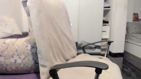 Bamby online show from December 18, 2025, 6:14 pm