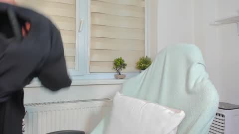 Snapshot of illusions888 chatting on December 18, 2024, 3:33 pm D-Illusion online show from December 18, 2024, 3:33 pm