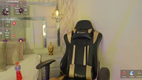 DAHLIA online show from February 4, 2025, 8:49 pm