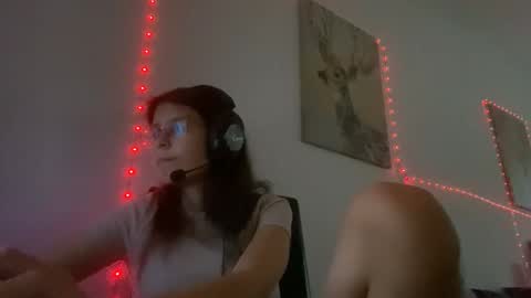 Snapshot of im_evelynnn chatting on November 9, 2025, 2:04 pm im evelyn online show from November 9, 2025, 2:04 pm