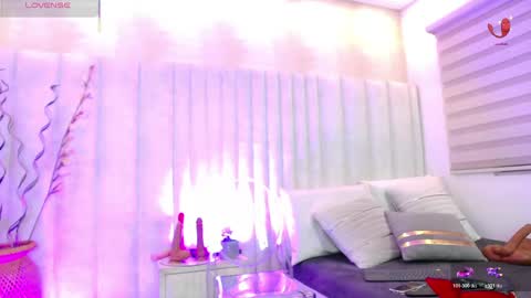 Snapshot of im_helina chatting on May 8, 2026, 12:43 pm Helina online show from May 8, 2026, 12:43 pm