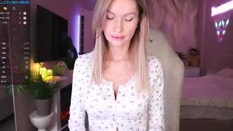 Snapshot of im_kristina chatting on February 2, 2026, 1:48 am Kris online show from February 2, 2026, 1:48 am