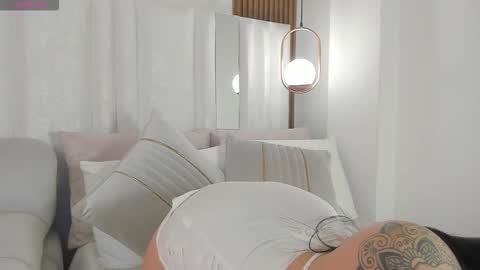 Juli  online show from October 7, 2025, 4:37 pm