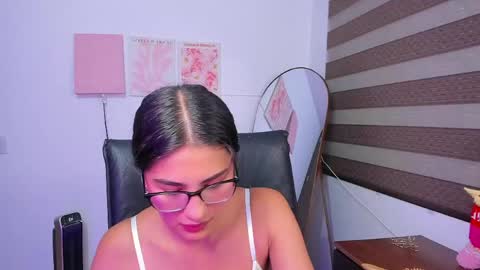 Mia online show from May 16, 2026, 2:52 am