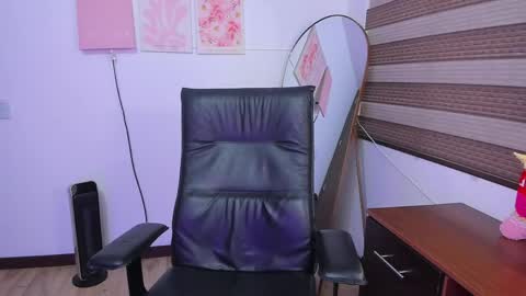 Mia online show from May 16, 2026, 10:36 am