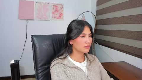 Mia online show from July 7, 2026, 4:37 am