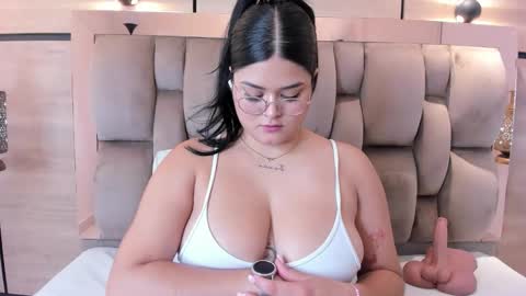 im mou  online show from February 21, 2026, 12:50 pm