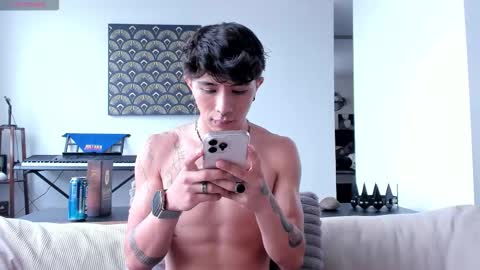 Snapshot of im_thom chatting on October 29, 2025, 4:20 pm im_thom online show from October 29, 2025, 4:20 pm