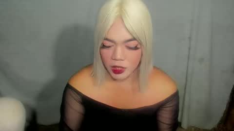 ella may online show from October 29, 2025, 12:18 pm