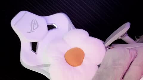 Candy Moore online show from April 11, 2026, 1:37 pm