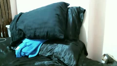 Snapshot of im_your_secret chatting on November 22, 2025, 10:25 am im_your_secret online show from November 22, 2025, 10:25 am