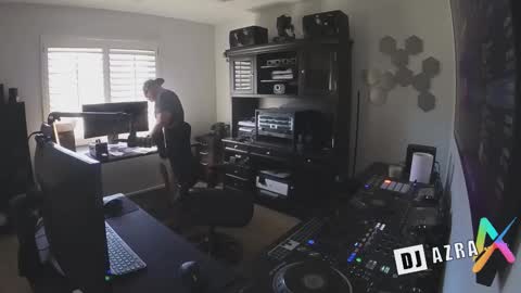 Snapshot of imdjazra chatting on October 29, 2025, 9:38 pm DJ Azra online show from October 29, 2025, 9:38 pm