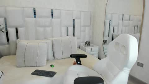 Krystall online show from November 11, 2025, 8:31 pm