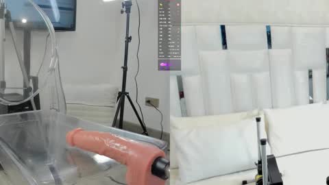 Krystall online show from November 12, 2025, 9:25 pm