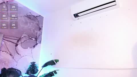 Leana online show from December 20, 2024, 8:55 pm