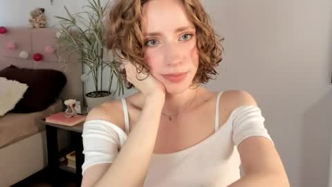 Snapshot of imogensy chatting on June 3, 2026, 2:33 pm my name Imo Fansly online show from June 3, 2026, 2:33 pm