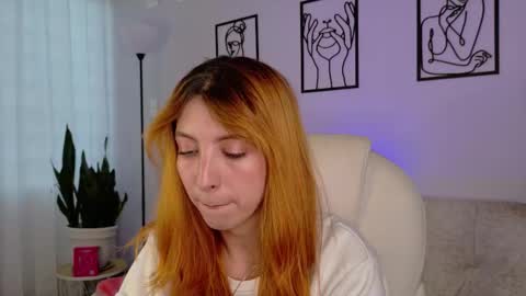 Snapshot of imsiennabellucci chatting on October 16, 2025, 9:27 pm Sienna online show from October 16, 2025, 9:27 pm