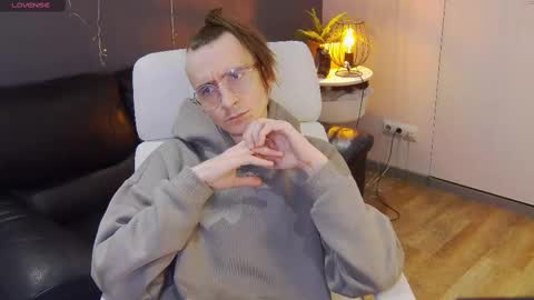 Snapshot of incandenza_ chatting on February 23, 2025, 7:49 pm incandenza_ online show from February 23, 2025, 7:49 pm