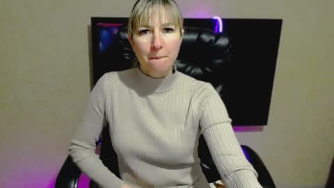 Snapshot of incredible_ariela chatting on December 2, 2024, 11:45 am incredible_ariela online show from December 2, 2024, 11:45 am