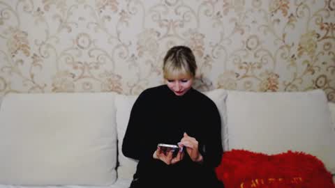 Snapshot of incredible_ariela chatting on January 17, 2025, 1:35 pm incredible_ariela online show from January 17, 2025, 1:35 pm