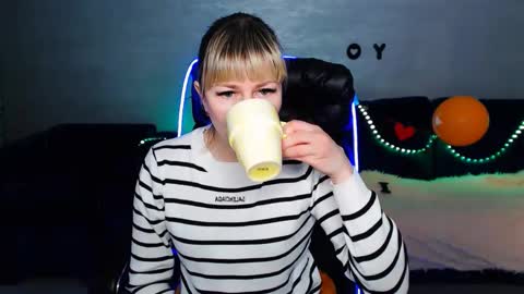 Snapshot of incredible_ariela chatting on March 7, 2025, 10:35 am incredible_ariela online show from March 7, 2025, 10:35 am