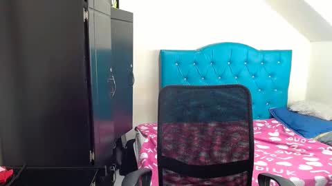 Snapshot of incubus_couple1 chatting on January 5, 2025, 1:13 am incubus_couple1 online show from January 5, 2025, 1:13 am