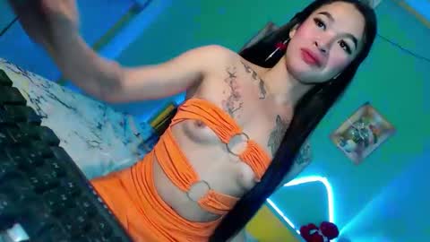 Snapshot of indra_mae chatting on April 22, 2026, 3:53 am Mae online show from April 22, 2026, 3:53 am