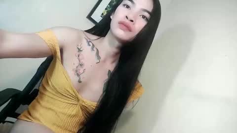 Snapshot of indra_mae chatting on May 8, 2026, 7:52 pm Mae online show from May 8, 2026, 7:52 pm