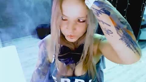 Snapshot of inesdesire chatting on October 1, 2025, 7:25 am InesDesire online show from October 1, 2025, 7:25 am