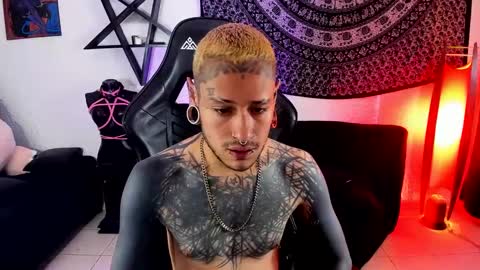 Snapshot of ink_u_buzz chatting on September 20, 2025, 10:11 pm Dani  online show from September 20, 2025, 10:11 pm