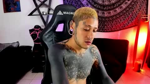 Snapshot of ink_u_buzz chatting on September 28, 2025, 9:20 pm Dani  online show from September 28, 2025, 9:20 pm