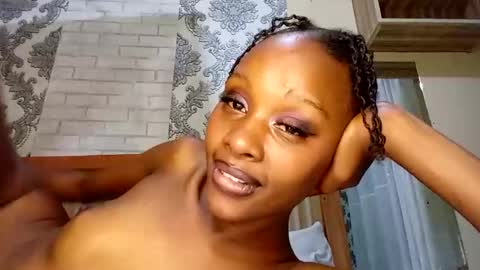 Snapshot of innocentcuteface chatting on October 12, 2025, 6:40 pm Amber online show from October 12, 2025, 6:40 pm