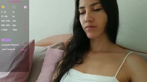 Laroa online show from November 27, 2025, 6:43 pm