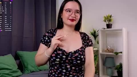 Snapshot of iralascola chatting on September 23, 2025, 2:03 am Mia online show from September 23, 2025, 2:03 am