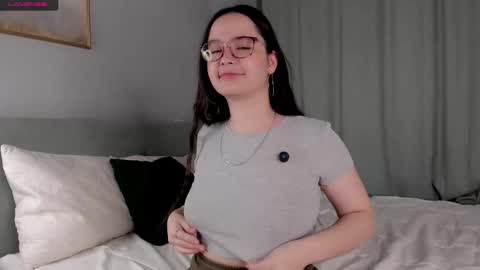 Snapshot of iralascola chatting on October 1, 2025, 1:22 am Mia online show from October 1, 2025, 1:22 am