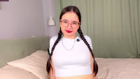 Snapshot of iralascola chatting on October 2, 2025, 1:23 am Mia online show from October 2, 2025, 1:23 am
