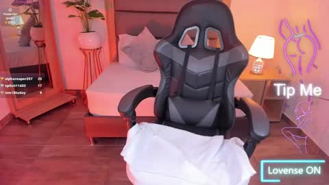 Irantzu online show from February 11, 2025, 3:29 pm